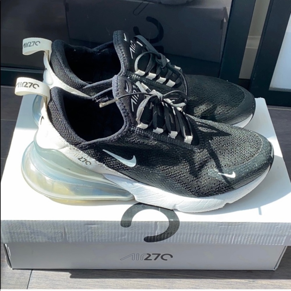 Black Nike AirMax 270s Women’s 8.5